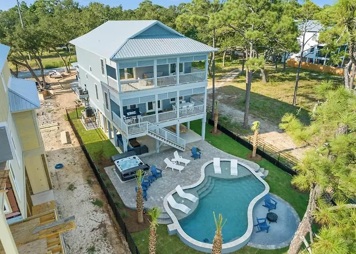 Holiday home Lux Home, Heatd Pool*, Hottub, Firepit, Pier,fence *