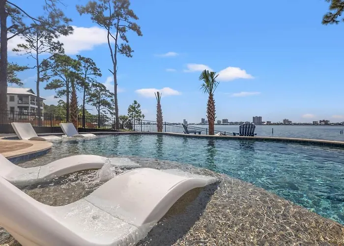Lux Home, Heatd Pool*, Hottub, Firepit, Pier,fence Holiday home *