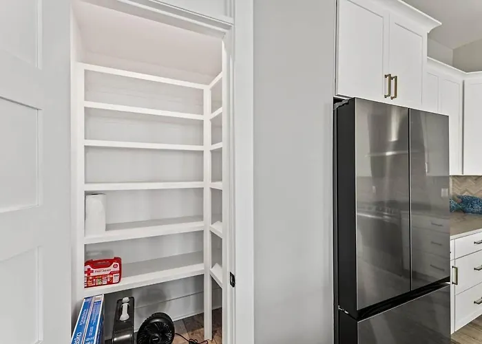 Holiday home Lux Home, Heatd Pool*, Hottub, Firepit, Pier,fence Gulf Shores
