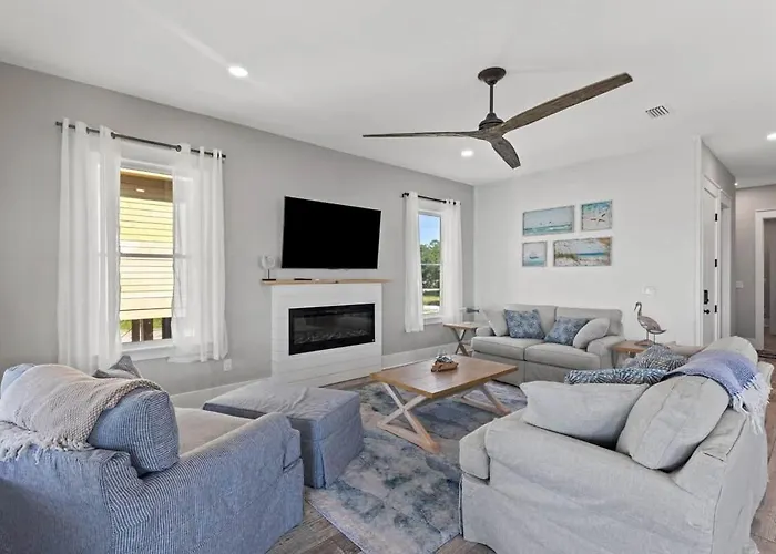 Lux Home, Heatd Pool*, Hottub, Firepit, Pier,fence Holiday home