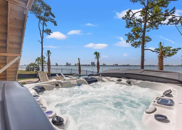 Lux Home, Heatd Pool*, Hottub, Firepit, Pier,fence Holiday home *