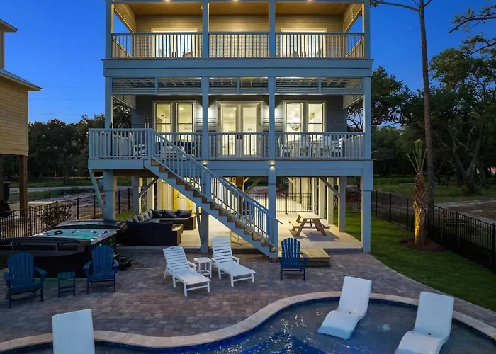 Lux Home, Heatd Pool*, Hottub, Firepit, Pier,fence Holiday home