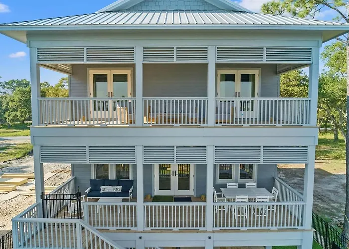 Holiday home Lux Home, Heatd Pool*, Hottub, Firepit, Pier,fence