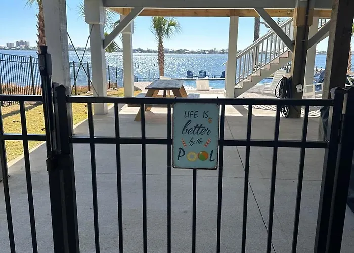 Holiday home Lux Home, Heatd Pool*, Hottub, Firepit, Pier,fence Gulf Shores