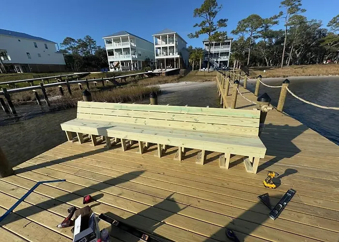 Lux Home, Heatd Pool*, Hottub, Firepit, Pier,fence Holiday home *