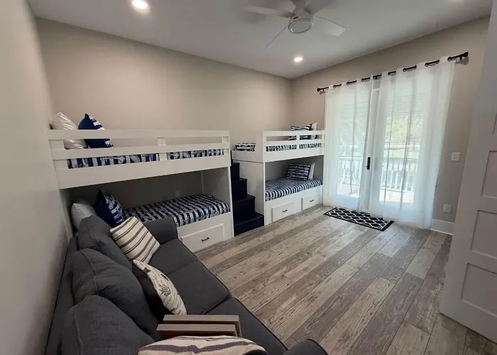Holiday home Lux Home, Heatd Pool*, Hottub, Firepit, Pier,fence Gulf Shores